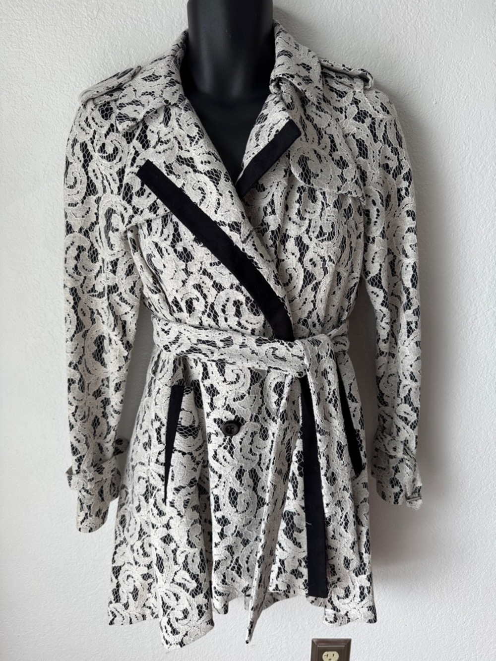 Spiegel Lace Trench‎